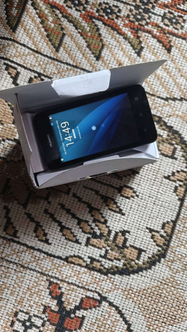 موبايل HUAWEI Y369-U72 كارتون مع ملحقاته للبيع قيم واخذ خاص لو رقم ***********
