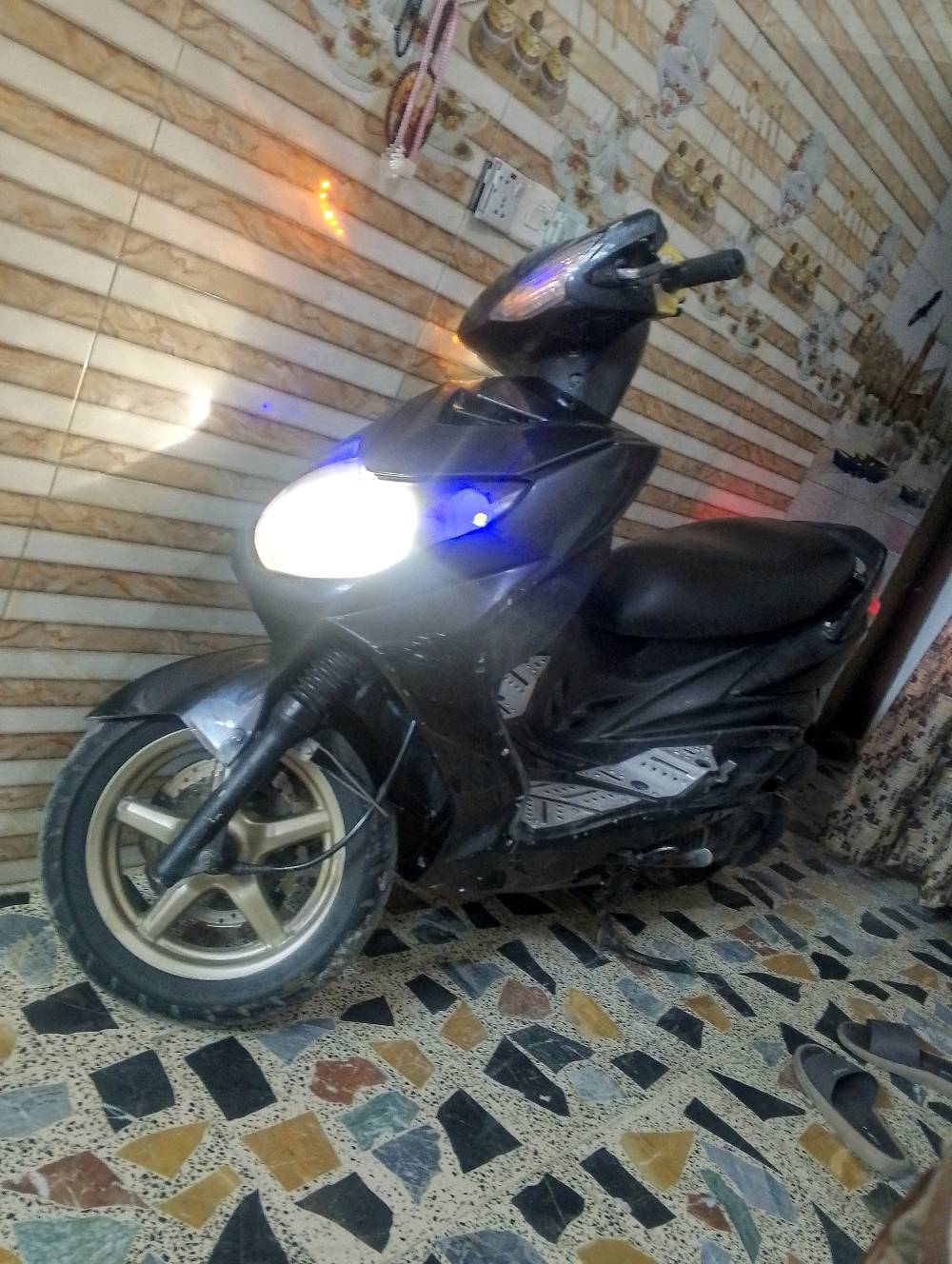 سلام عليكم سنكس فحل طلاعات نزول خطين للبيع او مراوس مكينة بلاديه طله بلادي رقم *********** عنوان بغداد ساحت عدن