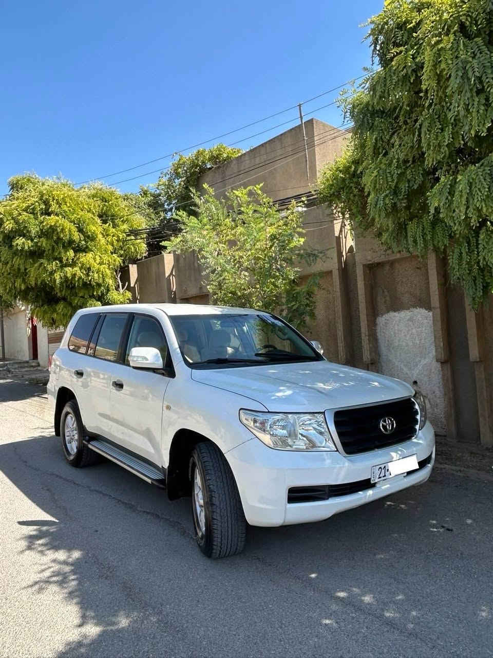 Toyota Land Cruiser 2009 G9 245$ 
وەنەوشەی ٢٠٠٩ ی مواسەفات G سپی سەدەفی 
بەسمە و گێڕ ئۆتۆماتیک و هۆک و سەلاجەیە حاسەیە تەبرید مەرکەزی 
نرخ: ٢٤٥$ معامەلەیەکی کەم تەنها فرۆشتن گۆڕینەوە ناکەم 
٤ تایەی لۆکی لەژێرە 
ڕەسمی سۆنەری دانراوە 
گێڕ و مەکینەی بێ عەیبە 
سەنەوی و ژینگەی تازەیە تا ٢٠٣١ بەناوی خۆمانەوەیە 
سلێمانی - ناوشار
ژمارەی خاوەنی *********** السليمانية, العراق

