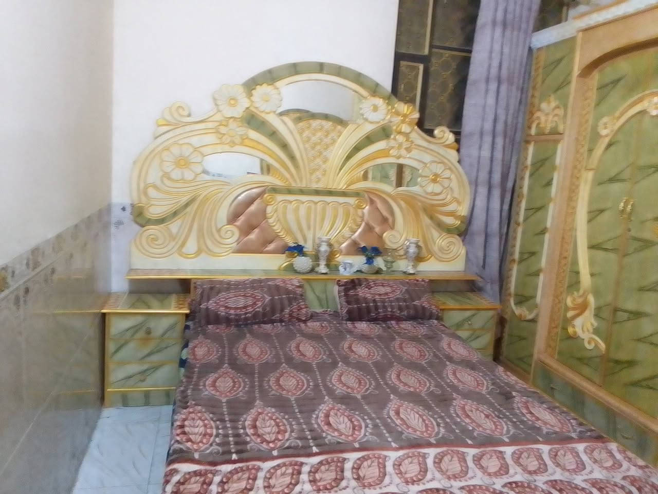 غرفه اخشاب • ٤ قطع • نظيف