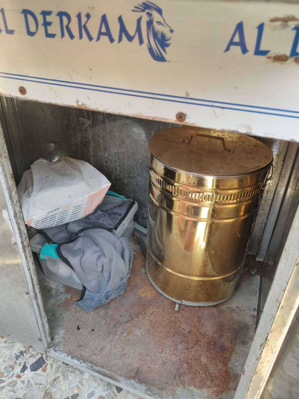 يالله سلام عليكم جمبر جاي البيع كامل كله هوه وغراضه ما عوزه شي تاخذه كبل تفتح بي عله باب الله    السعر 350 وبي مجال 
الاستفسار *********** ما متواجد عل فيس تره 
عنوان بغداد مدينه الصدر
