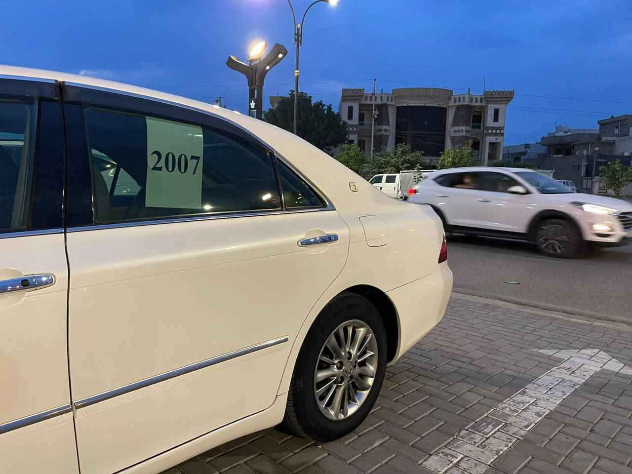 ٢٠٠٧ • يد واحدة • كاميرا