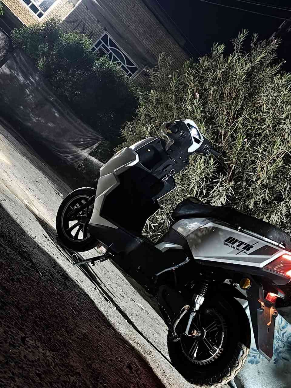دراجه شحن MTR سكنس سرعه 80
ملف 2000
6بطاريات الحجم الكبير
 الدبل 
الدراجه كفاله عامه  
تخم تاير جديد و لايتات ثلجي عالي ناصي  اشاير شغاله حساسات شغاله دراجه خير من الله مكفوله سرقه وعشائر 
 للتواصل *********** عنوان التاجي
