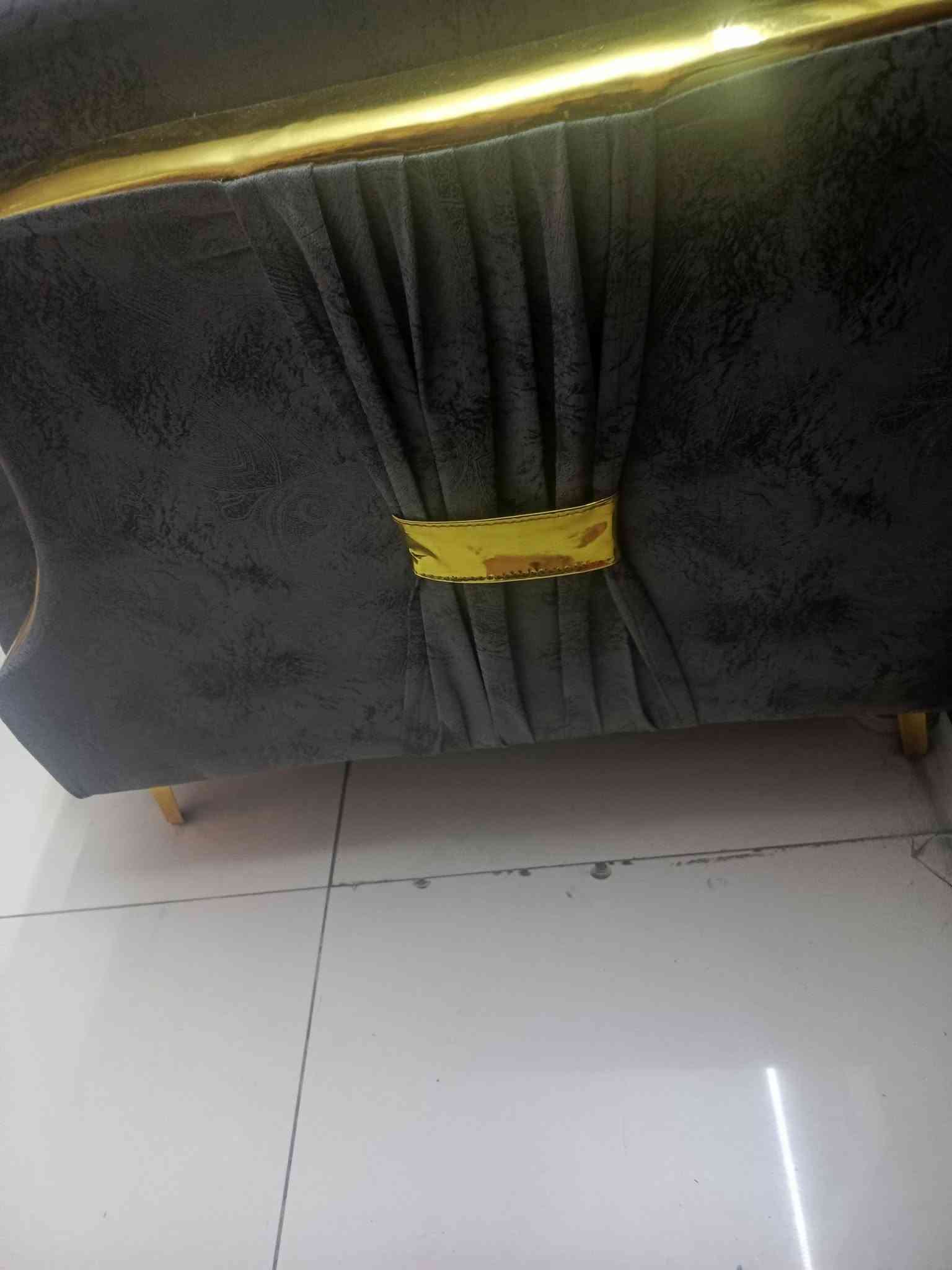 نص تخم قنفات نظيف مع طبله السعر ٣٠٠ بيه مجال مع برده المكان الحريه
