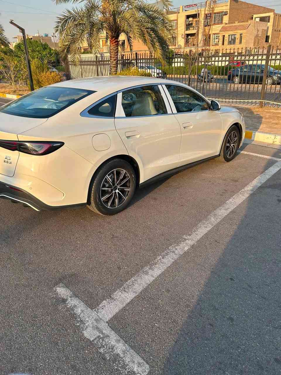 سلام عليكم byd ٦ سيل سنة ٢٥ ماشية ٢٠٠٠ أخ زيرو مكفولة السعر ٢٦ مليون قليل المجال تلفون ***********
