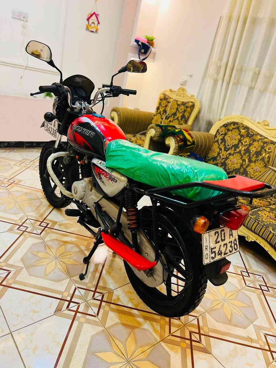 سلام عليكم بوكسر 2021 طالعه 22
دراجه خير من الله مجفته جديد نضيفه 
مابيه برغي نقص كامله فول 
مرقم الوحه سنويه نكليزي ديالى 
سعر 1600 وبيها مجال 
مكاني ديالى بعقوبه رقمي ***********
