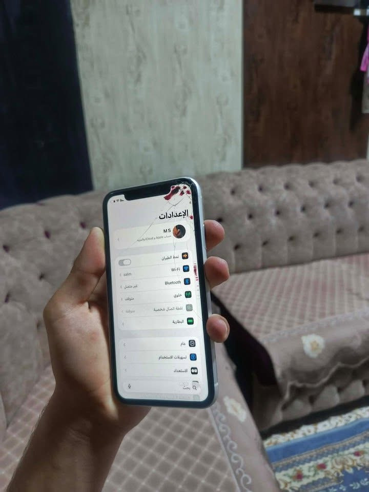 سلام عليكم 11 عادي جهاز نضيف &100 مبدل بطاريه فقط فقط 100/ ما مبدل شاشه اصليه وبيه هاذا الفطر بس ما يأثر ع لمس ولا يزيد الحبر صارلي 5 اشهر استخدمه عادي ذاكره 64 جهاز بمعنه الكلمه قطاره 150 وبي مجال رقم ***********
