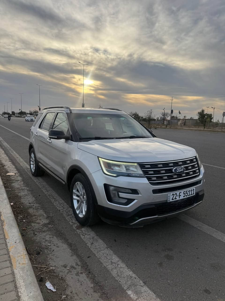اكسبلورر XLT • ٢٠١٧ • نص باب صبغ