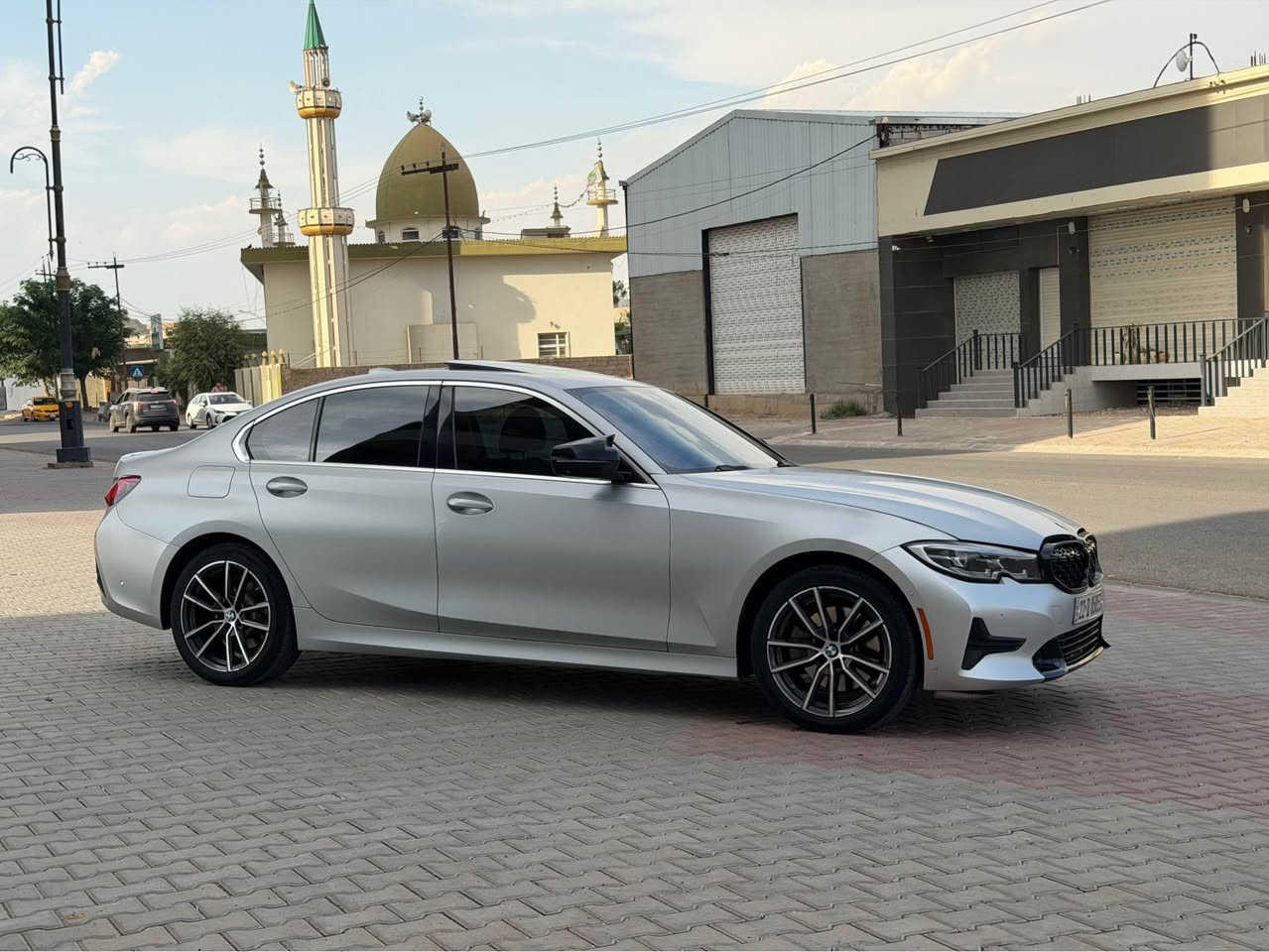 سلام عليكم 
BMW 330i 2021 Full Full 1/1 
فول فول نەقسی مواسەفاتی نییە 
گێج ئەلکترۆنی 
شاسە گەورە 
دەبڵ دیجیتاڵ 
سڵاید 
داتاشۆ مواصفاتي دياره 
شرط كير و مكينه له سةر شةركة ماوه 70هةزار روشتووا

PPF 
بو كراوه شازي ايش زمان 
سياره به ناو خومه كتاب جام رةش 80/100
جام پيش بولرايس 
يةك دينار برغي نوقساني نيه روني تازةش كوريومه 
ــــــــــــ
بونيت گوراوا به بيلاد سةر جاملغي بستيك بوياغه
سعر 220 گەڵا و کەمێک مەجال 🔥
شوێن كركوك يا هةولير 
____________________________________________

سلام عليكم 
BMW 330i 2021 Full Full 1/1 
فول مواصفات اخر فئه من المواصفات
گيج الكتروني 
شاشه كبير 
دبل ديجيتال
سلايد داتاشو مواصفاته معروفه 
شرط كير و محرك ع وضع شركة 
ما بي نقص برغي جاهز من كل نواحي 
وسياره مغلف ppf مع ضمان درجه اولى
جام امامي بولرايس سياره تحويل جديد باسمي 
كتاب جام تضليل 80/100 جديد صدر حداديه كله جديد
سعر 220 وبي مجال
للاستفسار اكثر خابر و تدلل
***********
*********** كركوك, العراق
