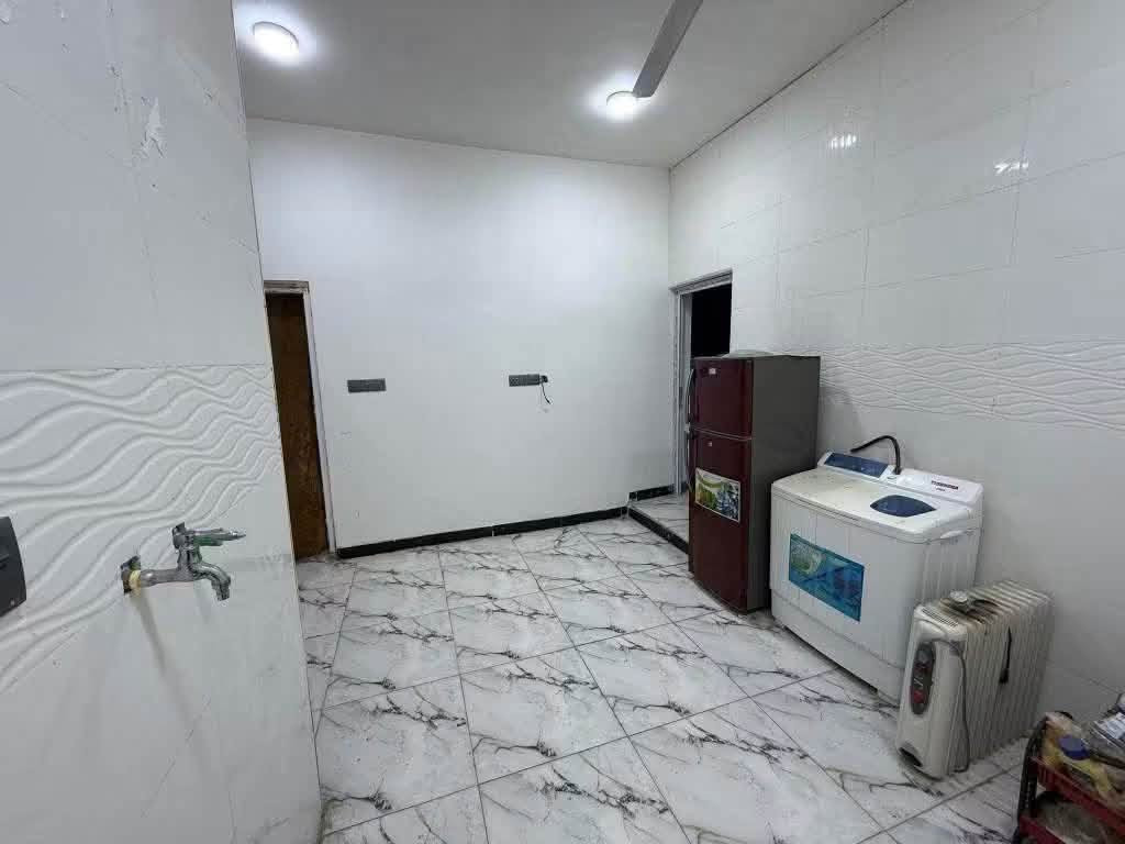 #ممكن #آستثمار
#دار مــــع #مـــشـــتمـــل  للبيـــــــــع 

فـٓــــي حـــي #الصـــحــه خــــلف #المدهش
__________________
المساحــــــة // 200م  #طابـو زراعــــي #سنـــــد 25
الواجهـــــــــة // 10م 
النــــــــــــــزال // 20م 
__________________
 #الطابــــــــــــــق #الأرضـــــــــــــي
غرفـــــــــة  وصالـــــــــة وهــــــــــول ومنــــــــــاور ومطبــــــــخ ومجمــــــــــع صحيــــــــات  وگـــــــــراج ســيــاره وحـــديــقه 

 #الطابــــــــــــــق #الثانــــــــــــــــي

غـــــرفتـــــين نـــــوم 

 #المـــشـــتمــل 

غـــرفه نــــوم وصــــاله ومــطـــبـــخ ومـــجـــمع صـــحــيات 

___________________
للأستفســـــــار عــــــن السعــــــــر الاتصال ع الرقم ***********
