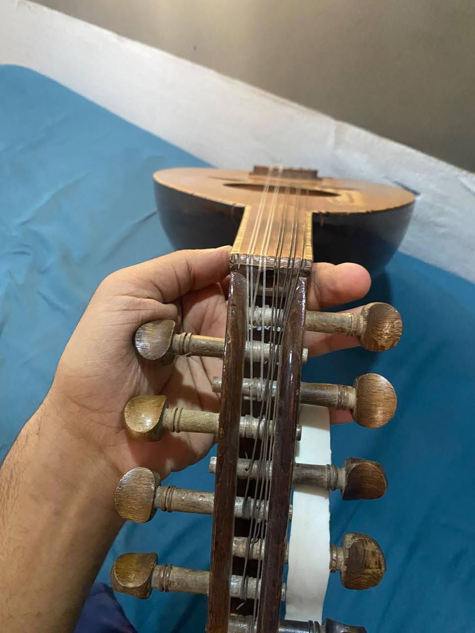 السلام عليكم
عود سوري زرياب
نضيف ومرتب
يي ضرر مابي
وصوته كلش حلو مرفق بلفديو صوته
رقم صاحب العود ‏‪***********‬‏ مبين علي لشراي يتصل
