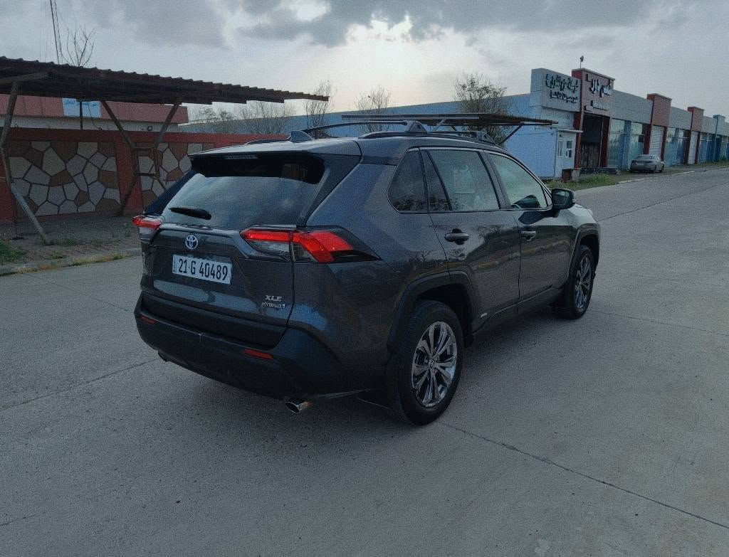 TOYOTA RAV4 XLE PREMIUM 
تويوتا راف 4 موديل 2024 هايبرد 
مواصفات XLE پريميوم فول 1/1
بصمه..سلايد...داخل ابيض جلد.... تبريد قطعتين....صندوق كهرباء.... محرك 4 سلندر حجم 2500 و هايبرد.... شاشه ايبات تدعم نضام كار پلي ..... تحكم ستيرن جهتين..... رادار امام و جوانب و خلف.....توقف ذاتي.....كوشن كهربائي 
حادث السياره فقط تعديل حافه جاملغ و راس شاصي تعديل فقط و بي 5 قطع كلير أمريكا بدون فتح او تبديل اي قطعه فقط كلير 
رقم شاصي منشور تكدر تشوف صور حادث دزلي رساله واتساب ادزلك صور حادث 

رقم سليمانيه بأسمي شرط تحويل و غرامه 
سعر 213 بي مجال بسيط 
للاتصال ***********+واتساب كركوك, العراق
