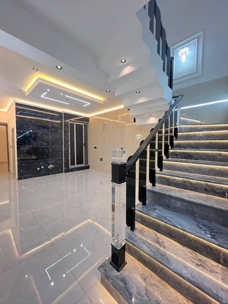 دار للبيع  طراز ملكي100 متر 🏠 

حي الجهاد مربع الامانه  🔑 

  شغل فول درجه اولى

📍مقابيل البيت سياج مدرسه عله طول الشارع 

         🫵🫵مواصفات الدار 👇👇

ارضيه بورسلين 80 في80 نانو بولش 

ديكورات صقوف صاله ومطبخ وغرفه نوم 🛌 

نضام درج بيانو 🎹 أناره 

محجر الدرج زجاج مسكرت 10 ملم 

باب قاصه بلازمه 

نضام حاكيه شاشه صوره وصوت 

جداران مطبخ وحمامات بورسلين هندي تصفير 

مدخلين ثلاث نوم 🛌 

اثنين حمام 🛁 صاله مطبخ

***********شركة ارض الخير

