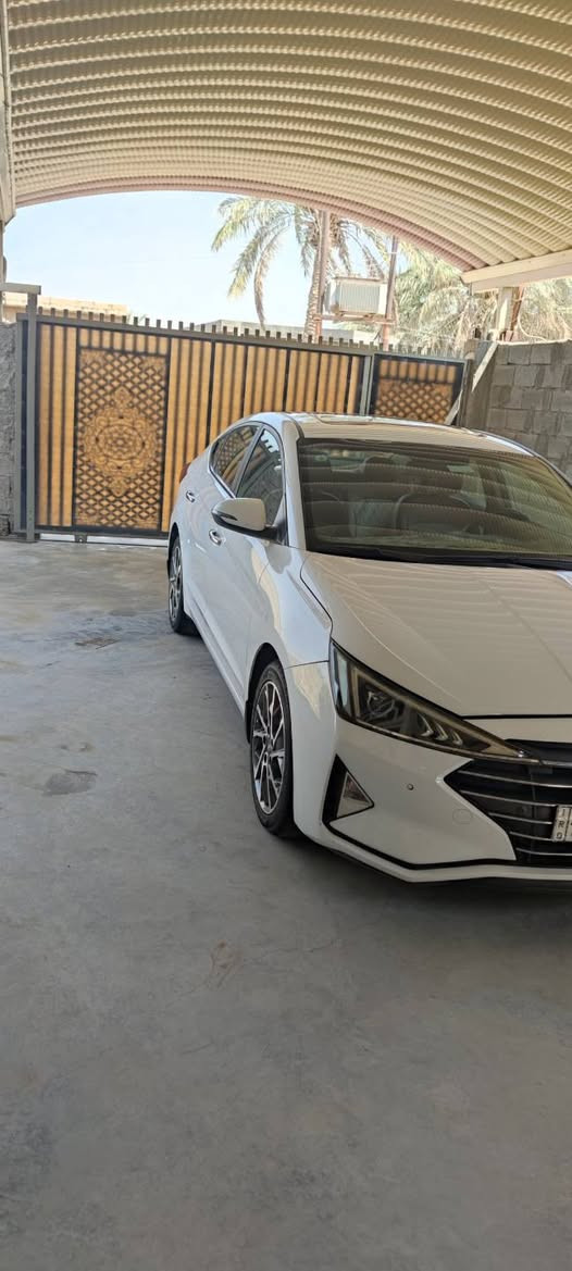 اللنترا 2019 خليجي
رقم بغداد 
محرك 2000 دوش 
ماشيه 77
بصمه ابواب 
تشغل بصمه 
تحكم ستيرن 
مرايه جانبيه شفط واشاره 
قطعتين تبريد 
فتحت سقف 
لايت زنون ليزري 
گير AT
بيها بارد بطرف البنيد من جهة الراكب معدل BDR
مكان السياره بغداد /ابوغريب
سعر 153 وبيها مجال بسيط 
***********
***********
