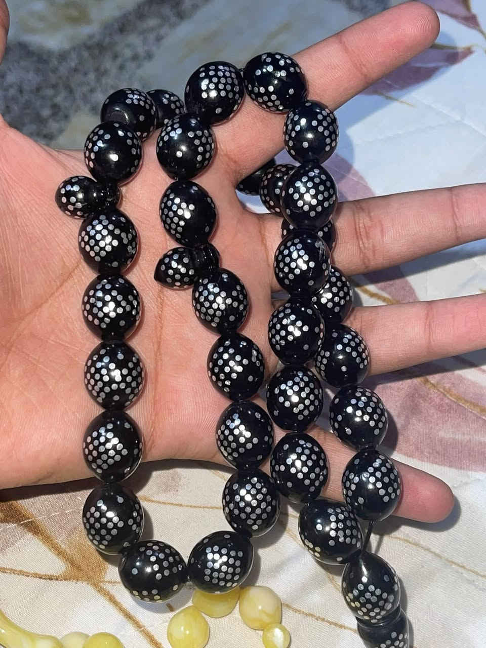 سلام عليكم سبحه يسر دك فضه ماعرف مصري حجازي سعرها ونهايتها ٢٥ بغداد مدينه صدر ***********

