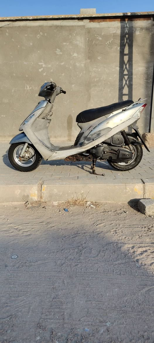 سلام عليكم دراجه للبيع نضيفه كلش وحلا من الصور اي نقص ما بيها نعومه شلعه معدل كلش حلو كهربائيات كلها شغاله مكاني كربلاء شهداء سيف سعد للأستفسار ***********
