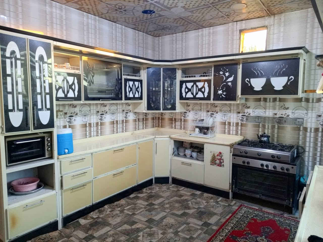 السلام عليكم
بيت طابو زراعي سند 25 مساحة 200م + فضله بجانب البيت 80م 
العنوان/ التاجية نادر الثالثة شارع 10 
البناء/ غرفتين وصالة ومطبخ واستقبال وصحيات داخلية وخارجية 
للاستفسار اكثر خاص او الاتصال على الرقم ***********
