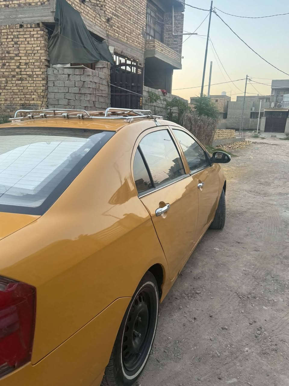 ليفان 620  موديل 11
مكينه وكير جدد كير عادي عينه  وصينيه جدد بسمي مصفره هيه وغرامات حداديه امامي جديده مشط جديد  تيارات نضيفه السعر 35وبييه مجال مكان السياره بابل شارع 80 
***********

