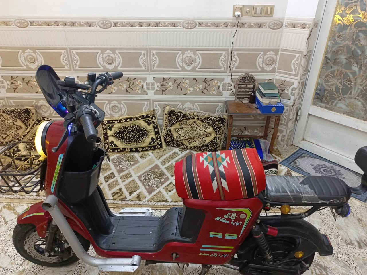 سلام عليكم بايسكل شحن البيع أر 9 جديد مابيه شي كلشي شغال لايت اشاير 
ثلاث اضويه اصفر ازرق ابيض رماش كلشي بي  بيه بطارياته قويه وياه غراضه كامله ويا بيه إناره ليليه نقصه هورن 

الموقع: كربلاء المقدسة القادسية قرب مدرسة الصديق الثانويه للبنين واهلن وسهلاً بيكم 
*********** السعر خاص
