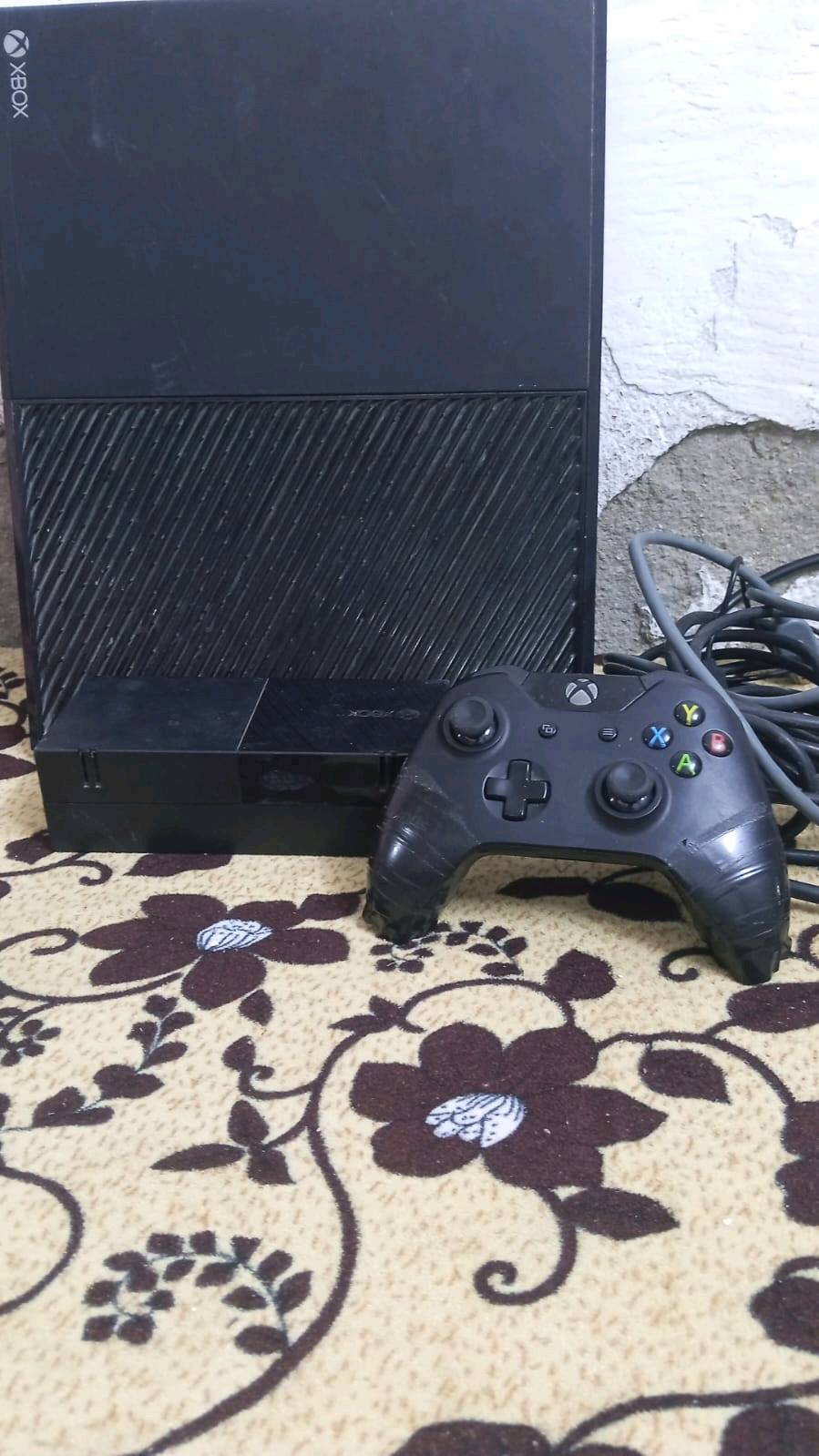 اكس بوكس وان • نضيف • ملحقات كاملة