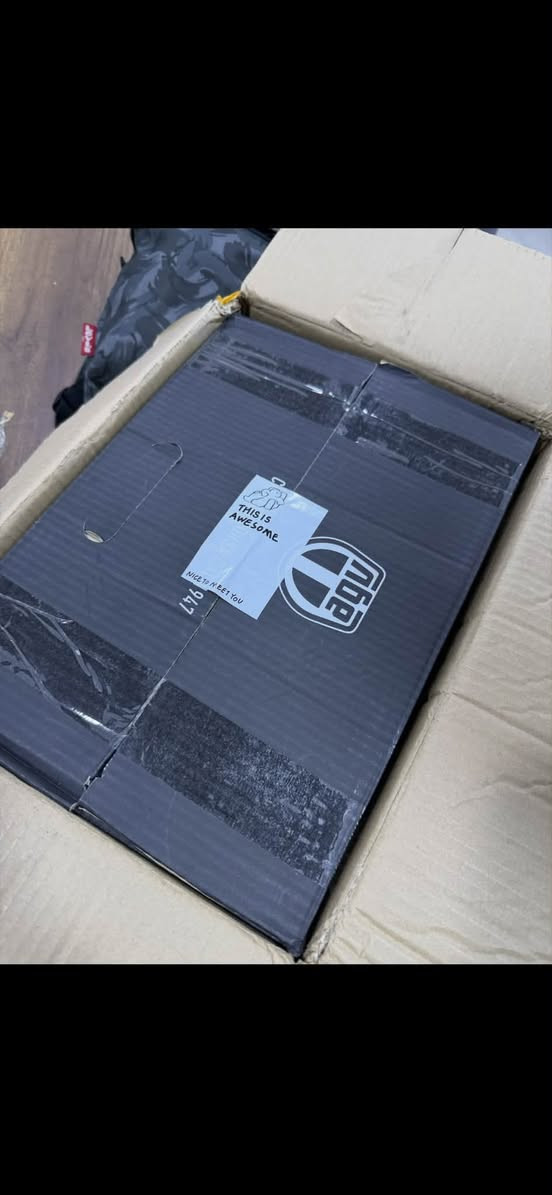 AGV إيطالية • فول كاربون • مستعملة ٤ مرات