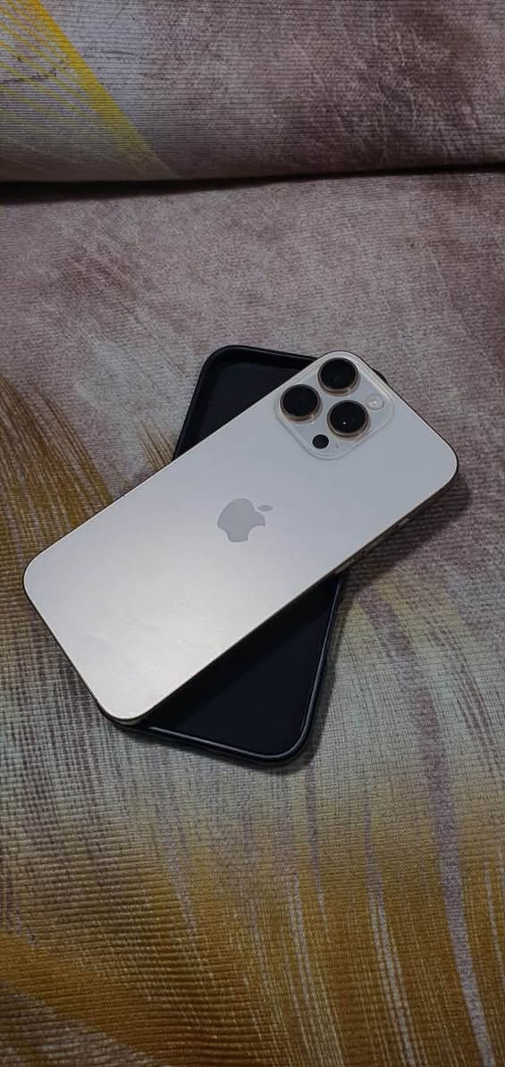‏ iPhone 16 للبيع بطارية واضحة يمكم ‏ياباني نظافة 100% مكان نجف ￼ غرابة كاملة كرتونة سعر 1325￼￼ $***********
