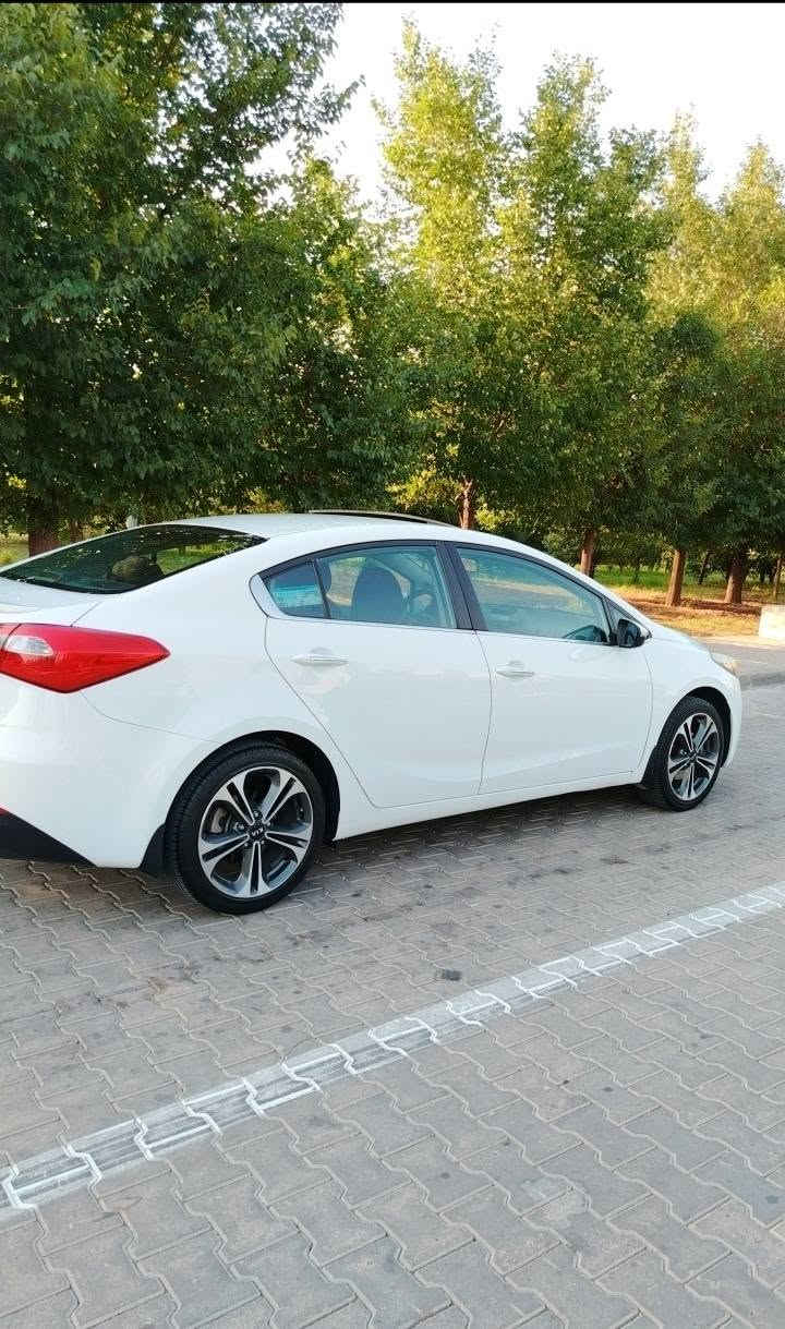 🚘 کیا سیراتۆ 2013  شکڵی تازە  خەلیجی 🚘
✅ مەکینەی 1.6L، پستن 4 
✅ 128,000 KM ڕۆیشتووە
✅ فول مواسەفات
✅ سڵاید 
✅ 5 ویل کرۆم
✅ حاسەی پێش و دوا
✅ ئاوێنەی کارەبایی
✅ 4 تایەی لۆک
✅ تەحدیدی خێرایی (Cruise Control)
✅ سووکانی ڤۆلیۆم و گێڕی سوکان 
✅ تەبرید مەرکەزی  (سارد و گەرم) بەشەرت
✅ مەکینە و گێڕی  نەکراونەتەوە
✅ کامل سێرڤیسی بۆ کراوە
🟢 تەنها ڕوبعێکی چەمەلەغی دواوە بۆیاغە، لەگەڵ یەک دەرگای دواوە گۆڕاوە بە بیلاد.
📍 شوێن: سلێمانی
📞 ***********
📞 *********** السليمانية, العراق
