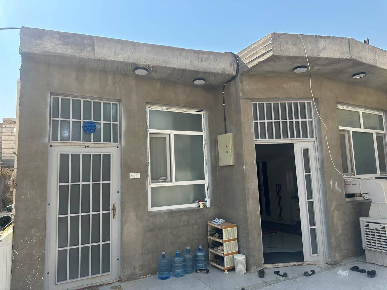 بيت للبيع 280 متر بناء جديد طابوق درجة اولى اساس وسقف كونكريت البناء تحت اشراف هندسي قريب على مسجد السهلة يوجد مقطع توضيحي للموقع من مسجد السهلة للبيت توجد مساحة خلف البيت يتم استغلالها حسب رغبة المشتري يحتوي البيت على غرفتين وصالة واستقبال ومطبخ ومجموعتين صحيات داخلية وخارجية السعر 135 مليون وقابل للتفاوض للأستفسار واتساب ***********

مكتب الموسوي للوسائط العقارية مستعدون لأستقبال عروضكم التجارية والزراعية والسكنية بيع وشراء رهان ايجار
