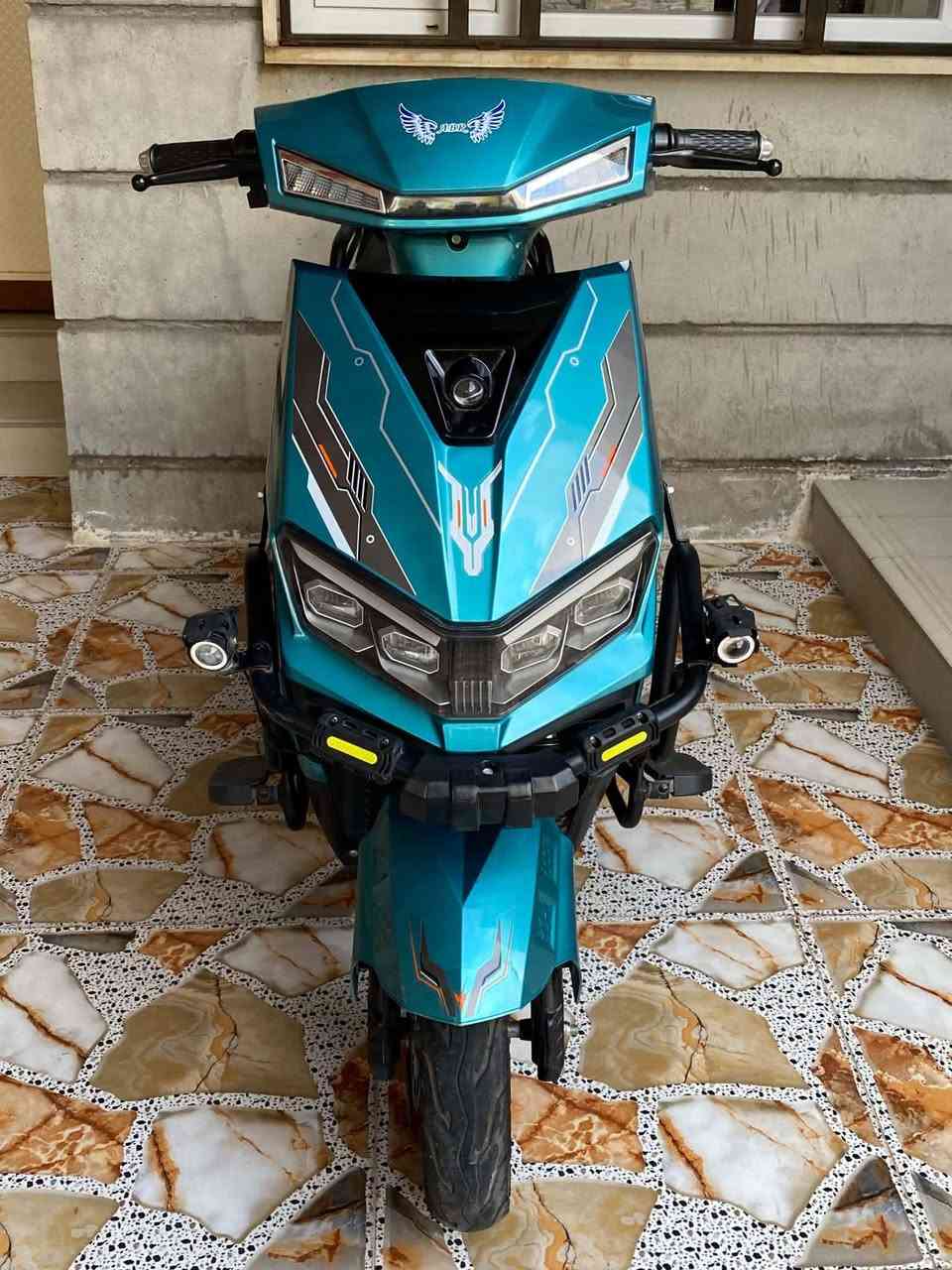 🔥 دراجة شحن الجيل السادس الوحش ABR 🔥
🏍️ موديل 2026

المواصفات 👇

🔋 بطاريات ليثيوم 28 أمبير — 72 فولت
🛞 ملف 1500 نحاس أصلي
⚡ 4 سرعات + R + باركن P
🚀 سرعة 99 بالشاشة — الحقيقي 75
🛑 بريك ABS
💡 أضوية LED مع 7 ألوان
🛞 تاير 300/10 مانع انزلاق
↔️ إشارة يمين ويسار
📢 هورن قوي
🦶 دوسات أصفاح
📦 صندوق جوه الكشن

مع الدراجة 🎁

📦 صندوق خلفي
🪞 مرايات
🔌 شاحن

الحالة 📌
مستخدمة — 3 أشهر فقط

💰 السعر: 800 بي مجال
🔥 لا تخابر إذا ماشراي 
🏠 مكاني: بازوايا 
📩 رقمي: ***********
