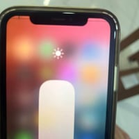 آيفون XR • ذاكرة ٦٤ • الموصل الجانب الأيمن