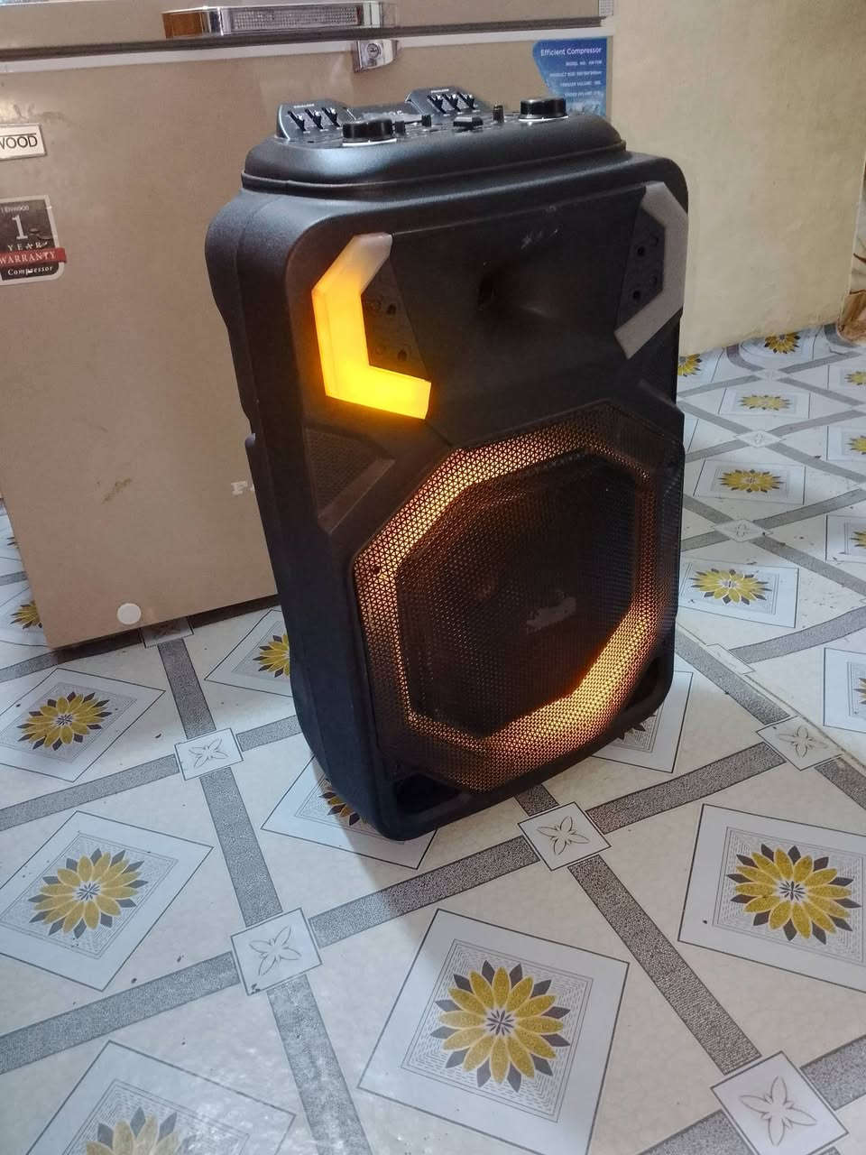 سماعه كهرباء وشحن يطول 8 ساعات حجم كبير اصليه بلاتوث ورام صوتها ستريو كلش حلو نظيفه ستعمال قليل سعرها 150 مكان زعفرانيه ***********
