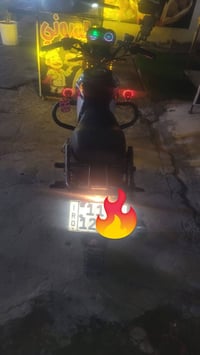 لوحتين انكليزي بغداد باسمي ب١٥٠٠ وبيها مجال للشراي دراجه حط صندوكك وبو...
