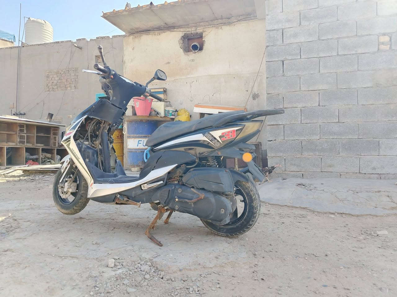 السلام عليكم شباب عندي هاي الدراجة fs للبيع الدراجة متروكة جانت تشتغل بس اتبخر وعفتها ابيع كوم حديد الدرجة المكينة ممفتوحة كبل سعرها (١٢٥) وبيها مجال للشراي مكان بغداد رقم الهاتف ***********
