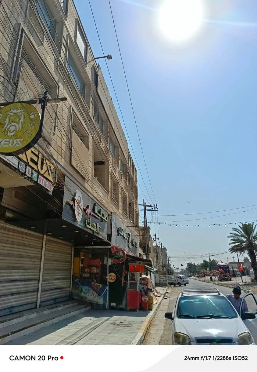 يالله بنايه مساحته 300م منطقة شهداء سيديه بغداد بيه 7 محلات وخمس شقق طابق ثاني وثالث جم على طول البنايه مؤجره كل البنايه الاستفسار
***********
