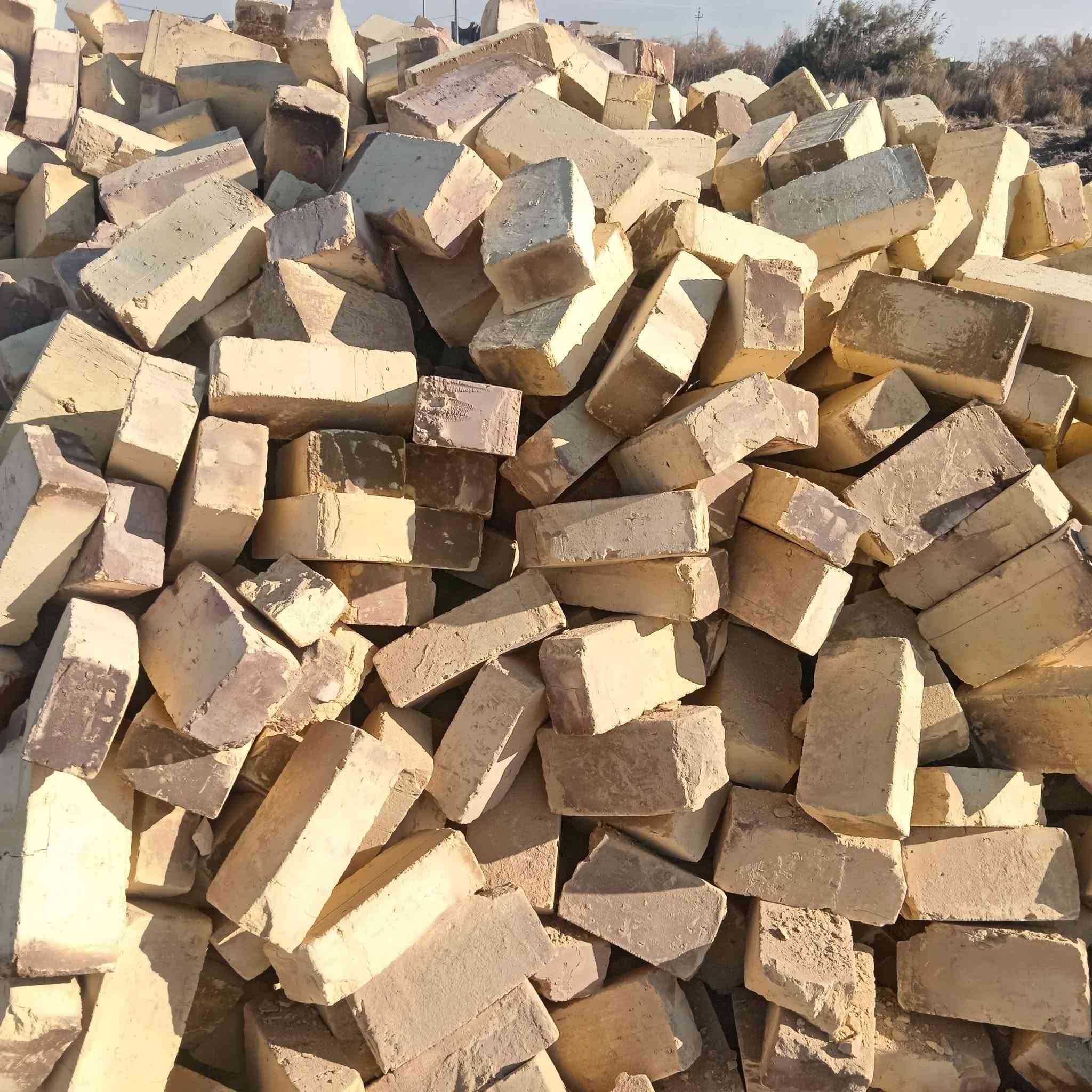يوجد الديناء جميع مواد البناء من رمل عادي رمل مختبر رمل مغسول طابوك ابلوك اسمنت ابنواعه رقم الهاتف ***********
