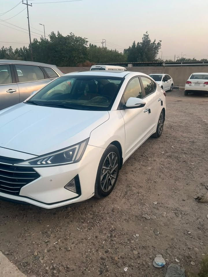 ماشيه 160 الف كم
بيها شويه صبغ مأشر بالصور 
كير محرك كله كفاله 
السعر 148 وبيها مجال 
مكاني بغداد الدوره 
***********
