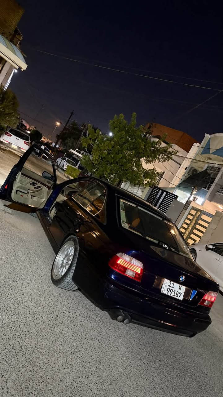 السلام عليكم 
BMW -E39-535i 
موديل 1997 محدث 2002M
وراد الماني
محرك 8V 3.5 
مصبوغه عام جماليه مكفوله ضربه والشواصي وداوخل عنوان بغداد صليخ او البنوك 
***********
