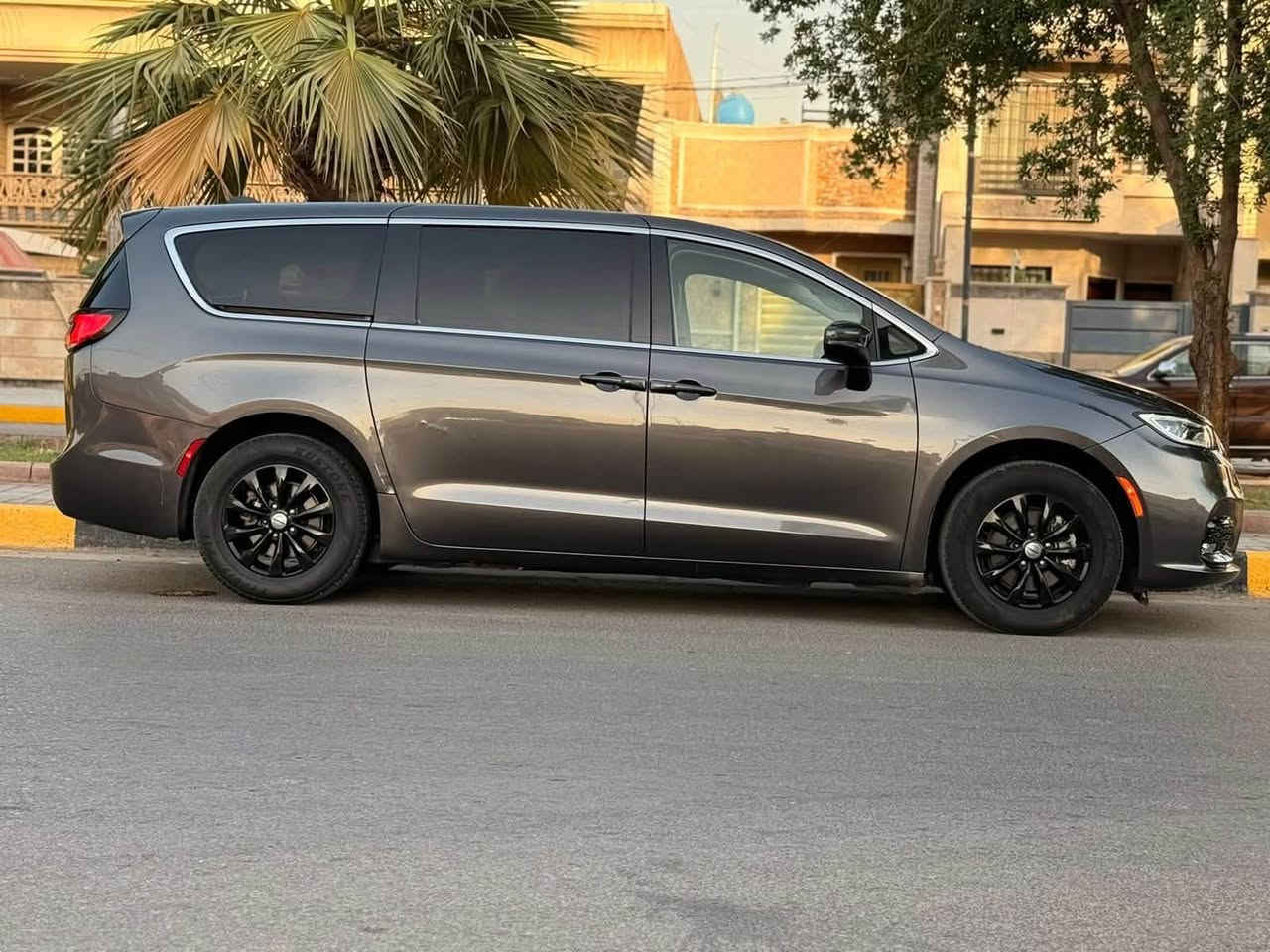 🚨 للبيع | كرايسلر باسيفيكا 2023 🔥
📍 الموقع: بغداد -حي القاهرة قرب اسلحة البرق
مزاد VIP CAR

✨ المواصفات:
🔹 تشغيل بصمة + تشغيل عن بعد
🔹 كشنات كهرباء
🔹 بيبان كهرباء + الجنطة كهرباء
🔹 شاشة + كاميرا خلفية
🔹 إنارة LED أمامية + بك لايت LED
🔹 داخل جلد فخم
🔹 رادار أمامي + نظام تحديد المسار
✅ الضرر موضح بالصور 
📏 ماشية: 61 ألف ميل

💰 السعر: 190 ورقة  🔥 بيها مجال

📞 للاستفسار: ***********

⸻

📢 يتوفر عرض السيارات للبيع في صفحتنا – وموديلات متعددة من الباسيفيكا وغيرها موجودة حالياً!
