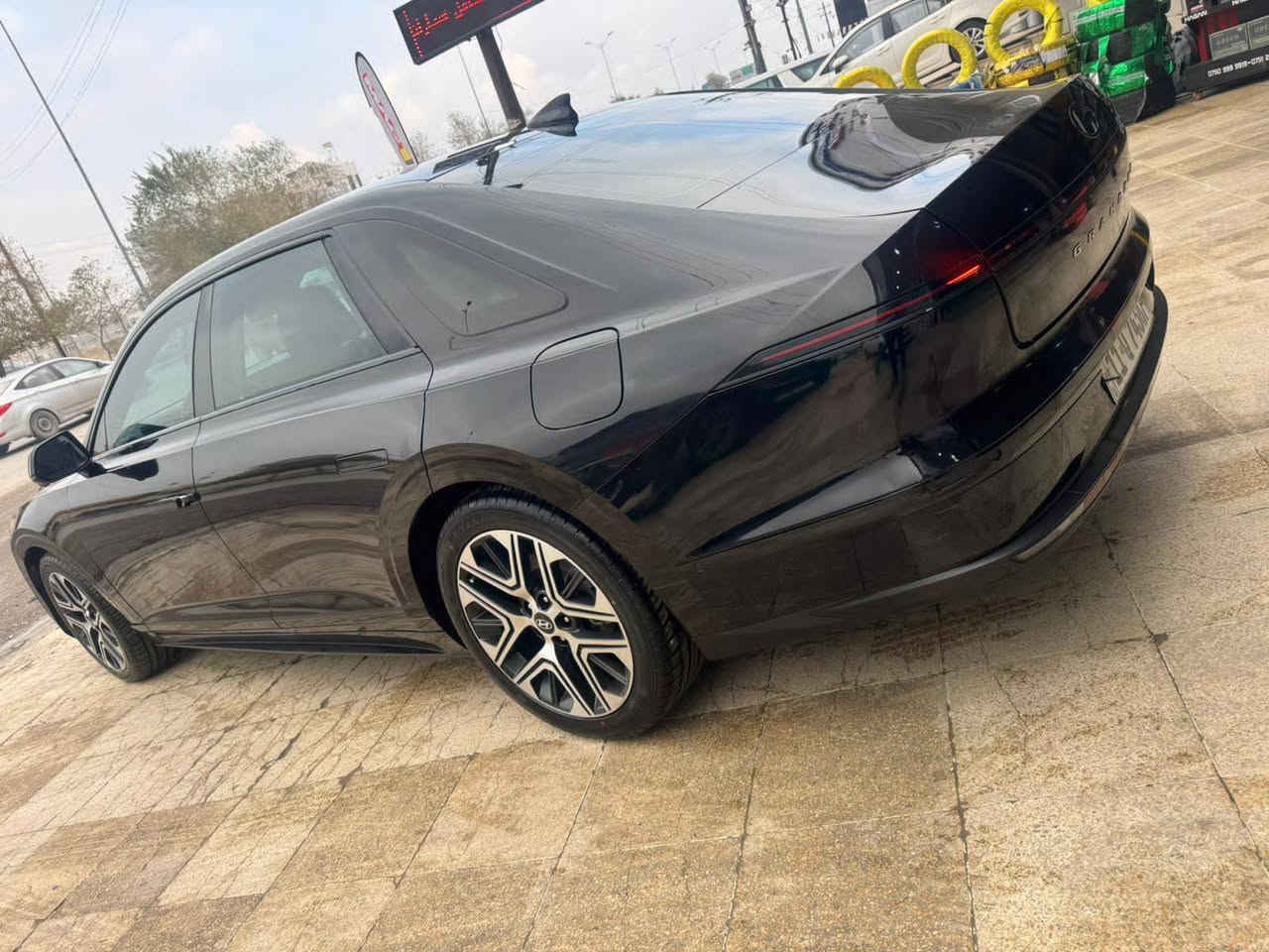السلام عليكم

ازيرا الشكل الجديد

هايبرد بنزين بغداد حره

سياره فول مواصفات عدا السلايت

جاهزه من كل شي

بيع او مراوس
عنواني نجف ***********

راسلني اوديلك سونار ها
