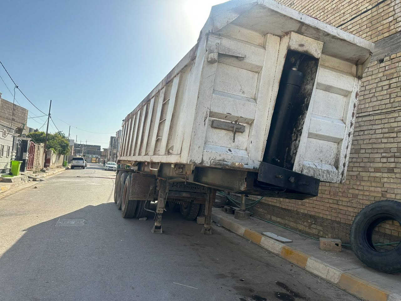 للبيع عربانه حداديه ثلاث دناكير 16 الماني ترهم اربع مرتاحه  تايرات زوجين جدد والباقي نص عمر  العربانه لعاب شريط كله جديد ذرعه 32 متر السعر 110 وبيها مجال اللاستفسار اتصل ***********

