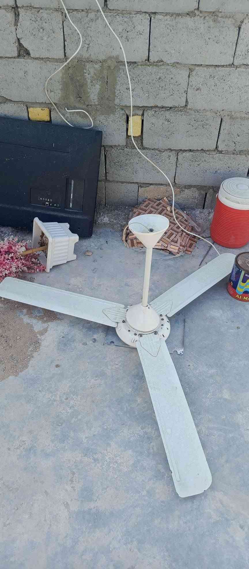 غراض للبيع سندوش ما مستخدم عددهن٤ طول الوحده٤ ونص مع الغراض المحتاج شي من عدهن يتصل عل هاذه الرقم ***********
