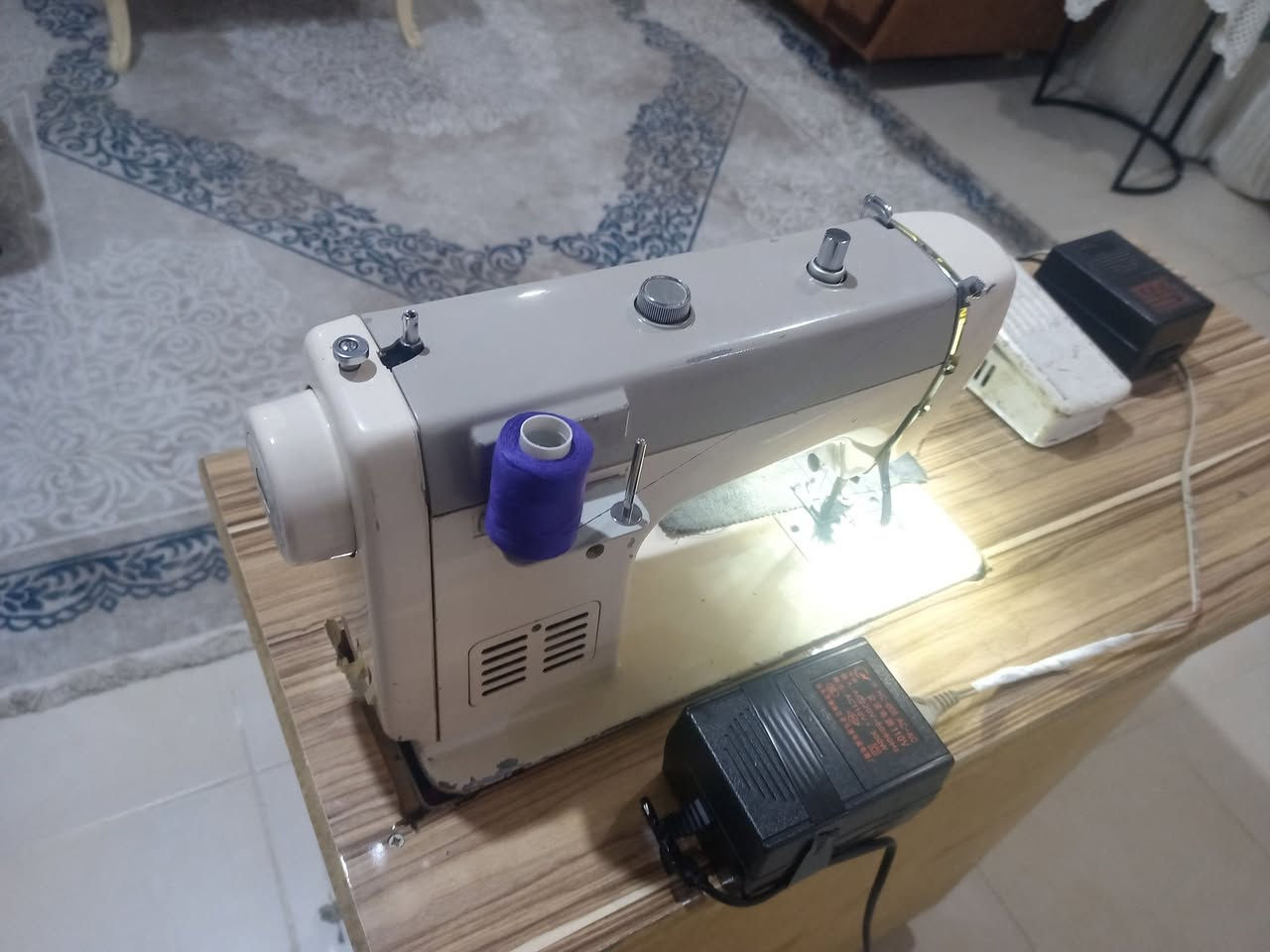 مكينة براذر ٢٥نقشة للبيع مع الميز
