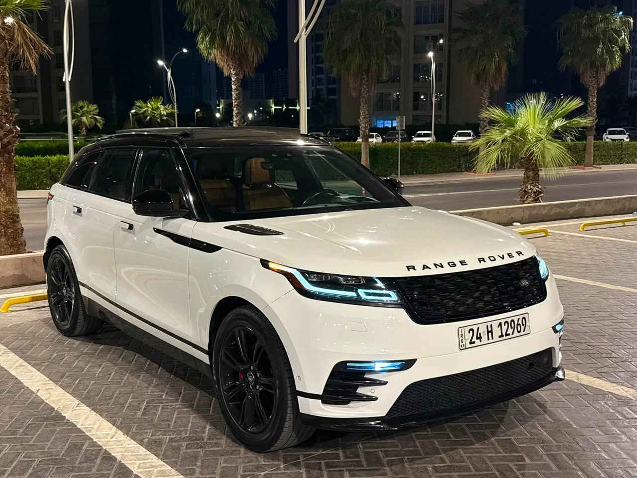 Rang Rover Velar 2018 R daynamic  فووول مواصفات
- نوع السيارة : رنج روفر  
- موديل السيارة : فيلار
- سنة الصنع : 2018
- اللون: ابيض ثلجي
- المسافة المقطوعة: 45  الف ميل
- عدد السلندرات :  ٦ سلندر سوبر 
-جكات
- حجم المحرك : 3.0 
- نوع السقف: بانوراما 
- لون الفرش: اسود
- نوع الفرش: جلد-كهرباء-تدفنة-تبريد
- وسادات الهوائیة: 6
- شاشة: 2 مع ابل كار بلاي
- سستم صوت مريديان MERIDIAN 
- حساسات : حساس الامامية والخلفية
- كاميرا : 1
- رادار٣٦٠ 
- مستشعر وقوف
- مثبت سرعة
- مانع الانزلاق 
- انضمة قيادة متعددة
- التحكم على المنحدرات
- مساعدة عدم الانحراف عن الطريق 
- نظام مفتاح ذكي مع البصمة 
- مراقبة النقطة العمياء
- التعرف على اشارات المرور
- نظام فرملة الطوارئ 
- تدفئة مقود القيادة 
- صندوق شفط كهربائي
- المصابيح الامامية: رأس متحرك - زنون - اضائة LED
- المصابيح الخلفية: LED
- كشافات ضباب 

وارد امريكي  
سعر ٢٤٥ ورقة 
العنوان: اربيل
للاستفسار  الاتصال على هذا الرقم
***********

