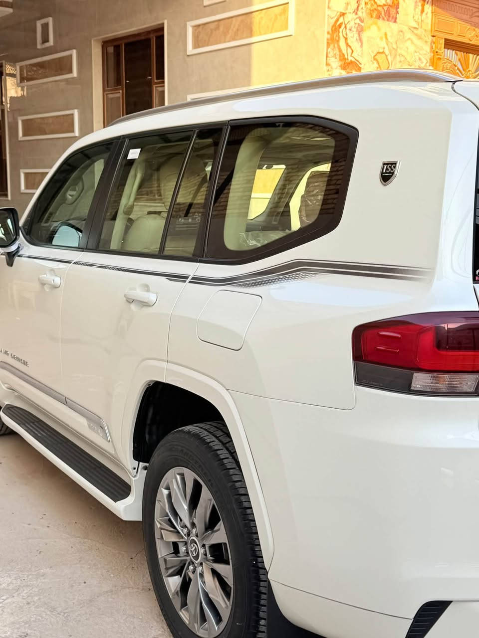 السلام عليكم
لاندكروز 2025 الفئه GXR LIMITED S فئه TSS
ضمان شركة ساز
صيانة وتبديل دهن وفلاتر بالشركة 
مجاناً
رقم بغداد
مكفولة كفالة عامة 
ماشية 10 الف سيارة جديده جداً واستخدام شخصي
مغلفه ppf بالكامل ضمان 12 سنه
مواصفات فوول :
تنفس طبيعي
حساسات محيطية 
رادار امامي ورادار خلفي 
ورادار جانبي (نقطه عمياء) 360 درجة
تحكمات 4جهات 
5كاميرات 360 درجه محيطيه
تحديد مسار قيادة ذاتيه 
حساس ستيرن رجاج
انارة داخلية متغيره بالأبواب
كاميرا امرايه خلفية
 شاشات خلفية
وباقي المواصفات المعروفه
للاستفسار ***********
مكان السياره الديوانيه
