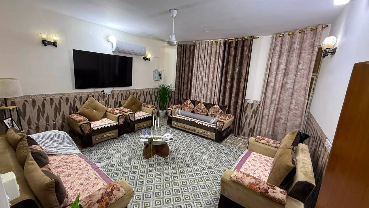 السلام عليكم جمعة مباركة 🤍
دار للبيع في منطقة حي الصدرين (الدسيم)
المساحة 200متر
بيت نظيف بناء طابوك 
جاهز على اخر حباية
كاشي / سيراميك / مجاري /سطح وترك مطبك شتايكر
يحتوي على 
اسقبال ضيوف 
مطبخ واسع
صالة راحة
غرفتين نوم 
حمامات عدد ثنين
بيتونة ترهم مخزن
ترك داير مداير البيت
تفاصيل اكثر داخل المنشور⬇️
السعر او الاستفسار خاص او واتساب
***********
***********
