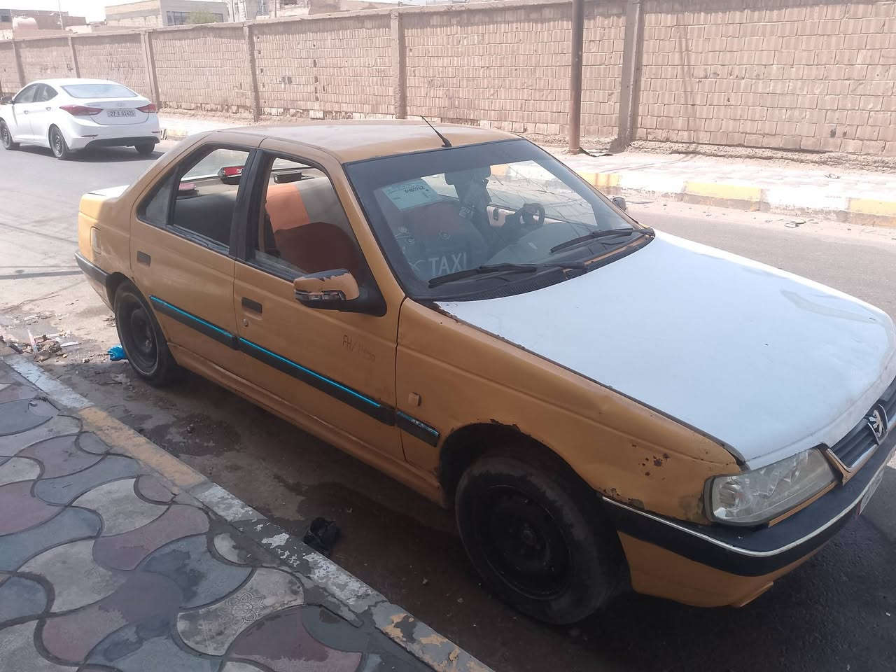 السلام عليكم بيجو 405 لميس رقم بغداد للبيع سنويه صالها شهر صاقطه مصفره هيئه وخط وبحث  مكينه بيها شويه ضعف بس ناعمه حدايه نضيفه باتري نضيفه شاشه ايباد سياره جاهزه كبل الشارع كهربائي كلها شغاله مكاني الناصريه السعر 16 ***********
