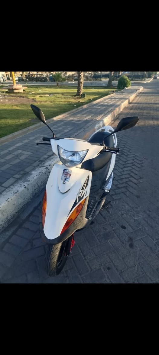 دراجه ماكس عدله للبيع 
دراجه نضيفه مكينه بلادي 
كابريتر بلادي.   و كفرات بلادي 
قبل خمس اشهر.  من أخذته من الربه 
كهربائيات كامله  كله بلادي 
السعر 750. قفل 
مكاني بغداد 
رقم الهاتف *********** وبي واتساب
