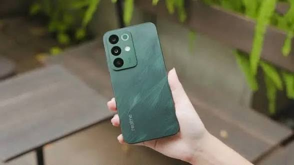 ريلمي سي 85برو• الشاشة: مقاس 6.8 بوصة من نوع AMOLED، بدقة 1080×2344 بكسل، بمعدل تحديث 120 هرتز، وسطوع أقصى يصل إلى 4000 شمعة.
• المعالج: كوالكوم Snapdragon 685 بدقة تصنيع 6 نانومتر.
• الذاكرة والتخزين: مساحة تخزين 256 جيجابايت مع ذاكرة عشوائية (رام) 8 جيجابايت.
• الكاميرات: خلفية بدقة 50 م.ب، وأمامية بدقة 8 م.ب.
• البطارية: سعة 7000 مللي أمبير، تدعم الشحن السريع بقوة 45 واط.
• مقاومة الماء والغبار: معيار قوي جداً IP68 / IP69K لمقاومة الماء والحرارة العالية والرذاذ.
• نظام التشغيل: أندرويد 15 مع واجهة realme UI 6.0.
المميزات
• بطارية تيتان عملاقة تدوم طويلاً وتتحمل درجات الحرارة القاسية (من -20 إلى 53 درجة مئوية).
• شاشة ساطعة للغاية بحد أقصى 4000 شمعة تتيح رؤية واضحة تحت الشمس.
• مقاومة فائقة للماء والغبار والصدمات بالمعايير العسكرية     السعر 300وبي مجال ***********
