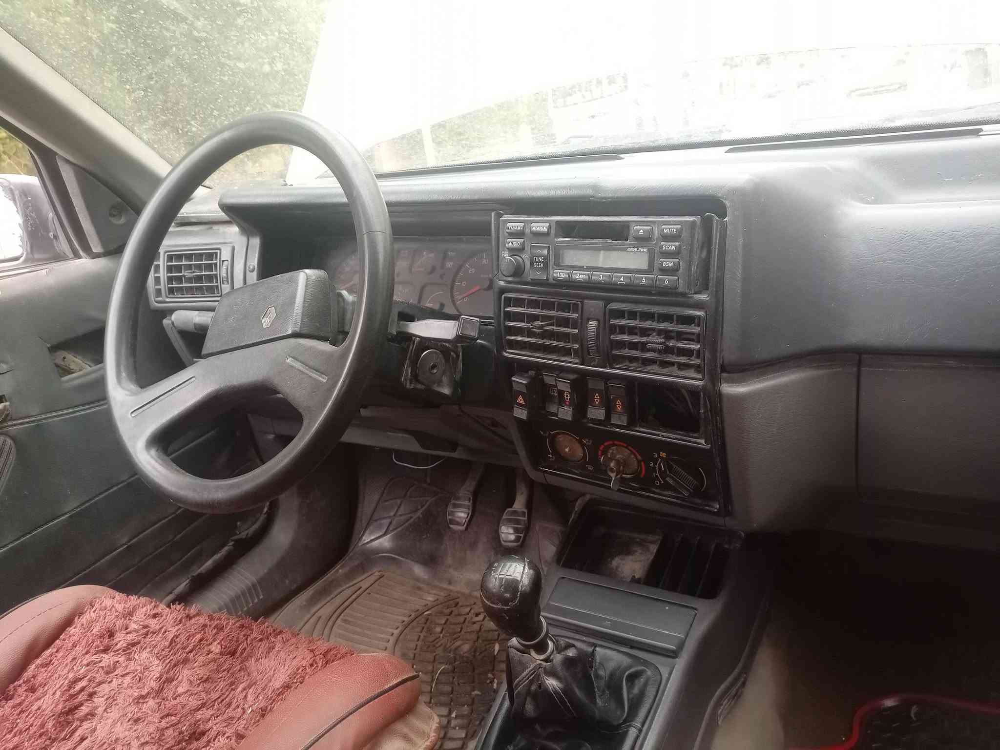 رينو بلاديه • ١٩٩٢ • رقم ديالى