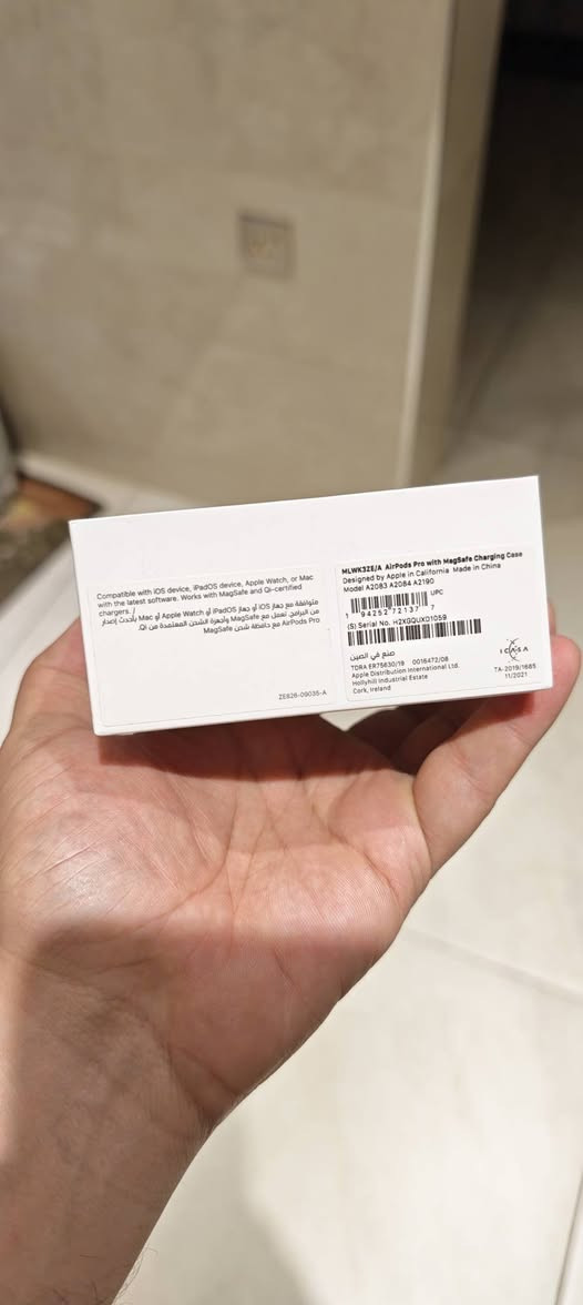 السلام عليكم
ابل ایربود برو مستخدمة نظيفة وشغاله مع كارتونتها الأصلية 

تکدر تفحصها عند الاستلام سعرها 85.000
***********
